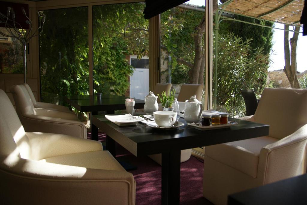 Logis Auberge Cote Jardin Hotel Lezignan-Corbieres Exterior photo