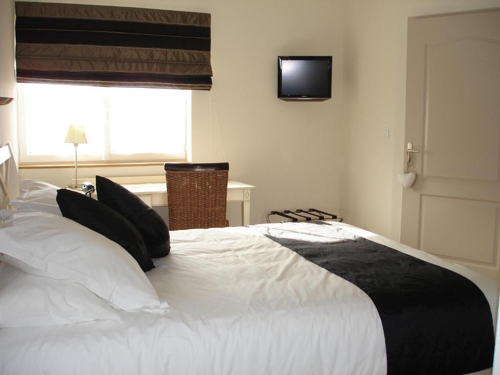 Logis Auberge Cote Jardin Hotel Lezignan-Corbieres Room photo